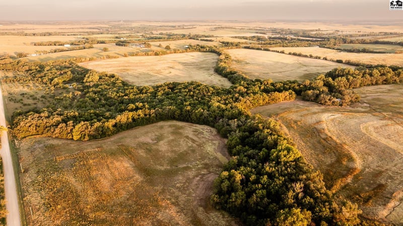 000 N Simpson Rd, New Cambria, KS 67470