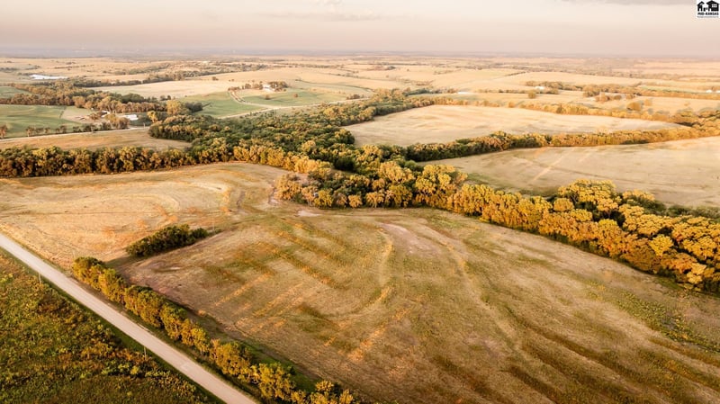 000 N Simpson Rd, New Cambria, KS 67470