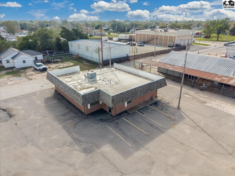 22 N Main, South Hutchinson, KS 67505