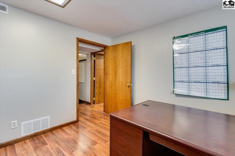 22 N Main, South Hutchinson, KS 67505