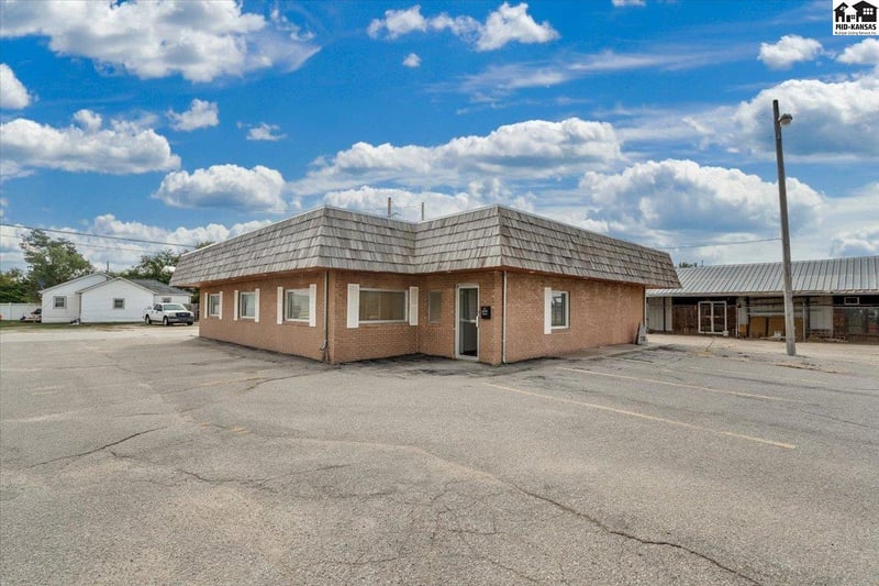 22 N Main St, South Hutchinson, KS 67505