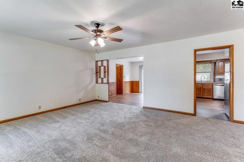 1404 Aurora Dr, Hutchinson, KS 67501