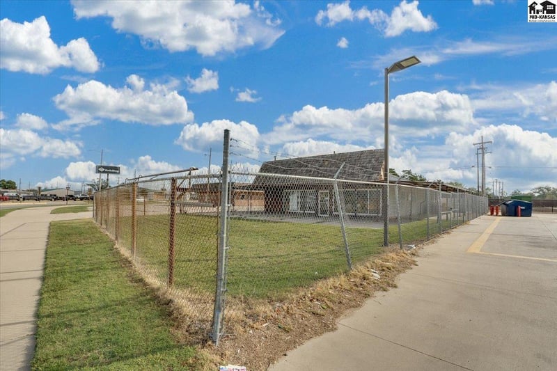 12 N Main St, South Hutchinson, KS 67505