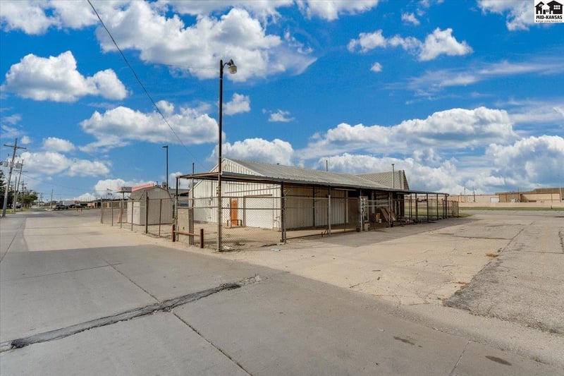 12 N Main St, South Hutchinson, KS 67505