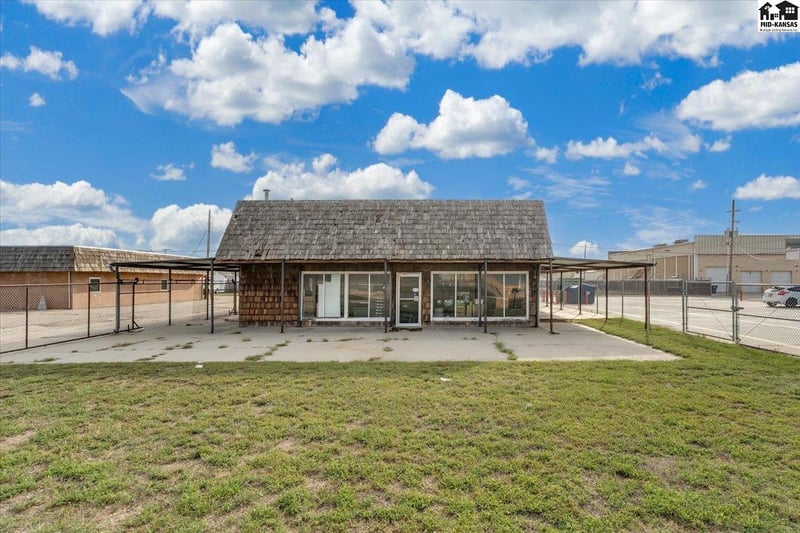12 N Main St, South Hutchinson, KS 67505