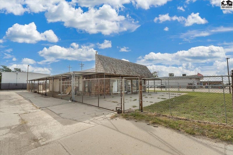 12 N Main St, South Hutchinson, KS 67505