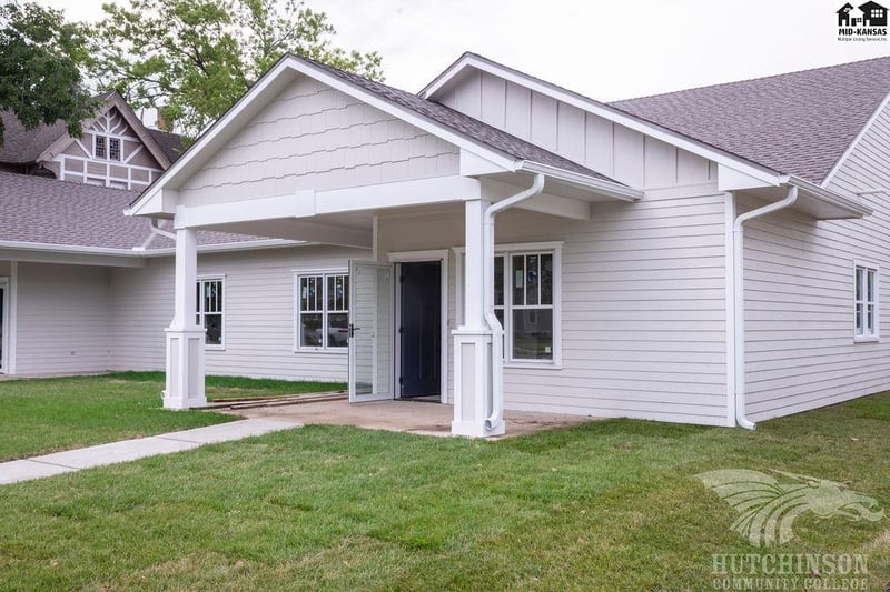 541 E Avenue A, Hutchinson, KS 67501