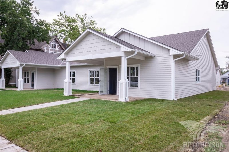 541 E Avenue A, Hutchinson, KS 67501