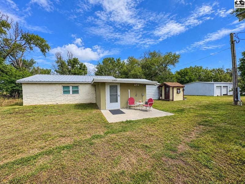 1005 Avenue T, Alden, KS 67512