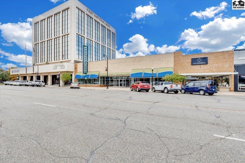 11 N Main, Hutchinson, KS 67501