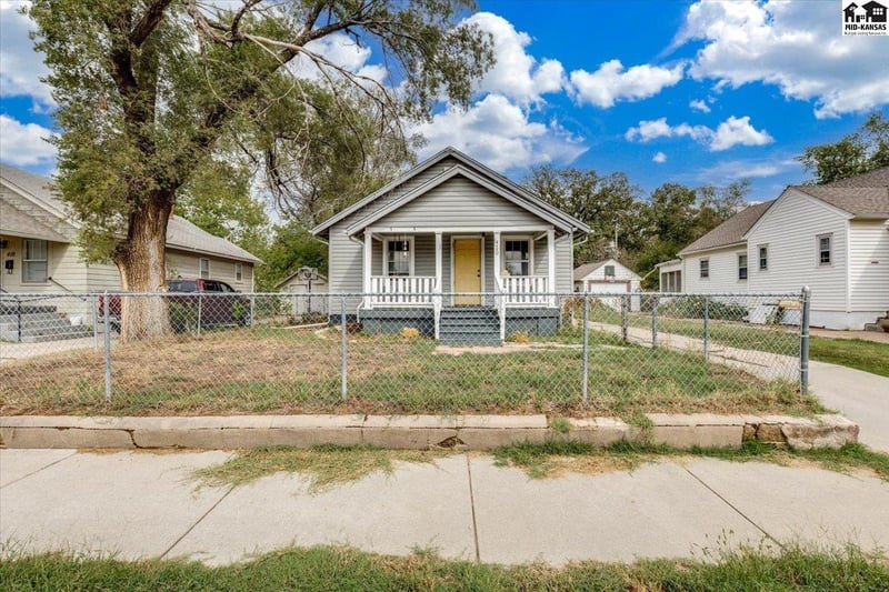 420 E 8th Ave, Hutchinson, KS 67501