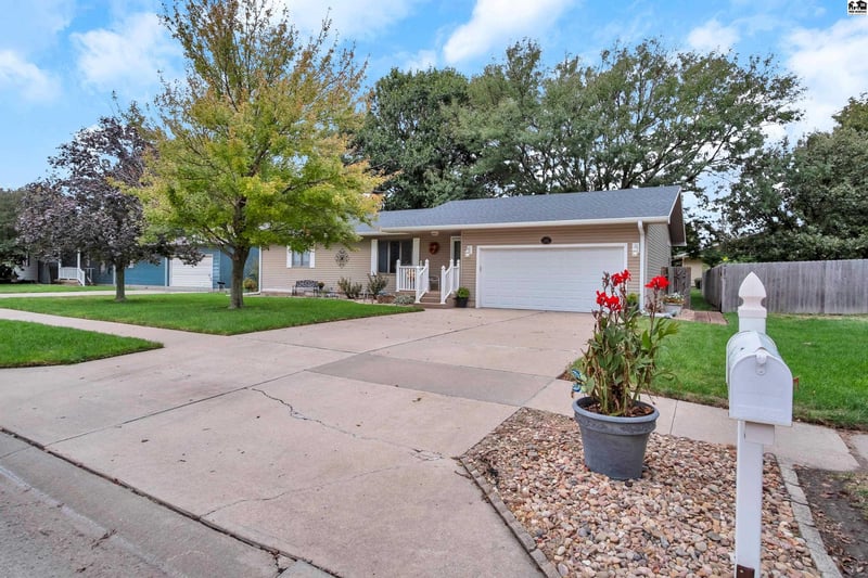 1443 N Grimes St, Mcpherson, KS 67460