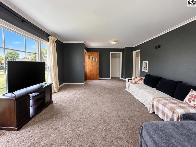 425 W 6th St, Pratt, KS 67124