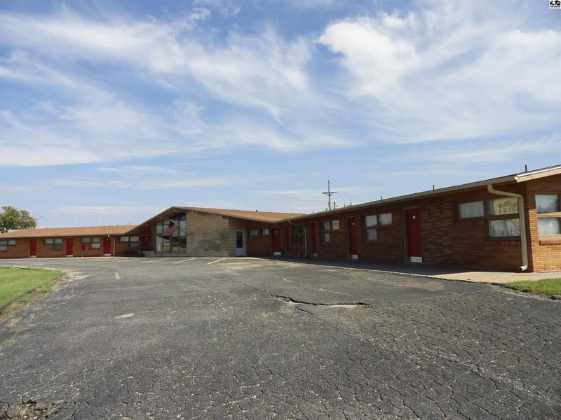 111 S Roosevelt St, Mcpherson, KS 67460