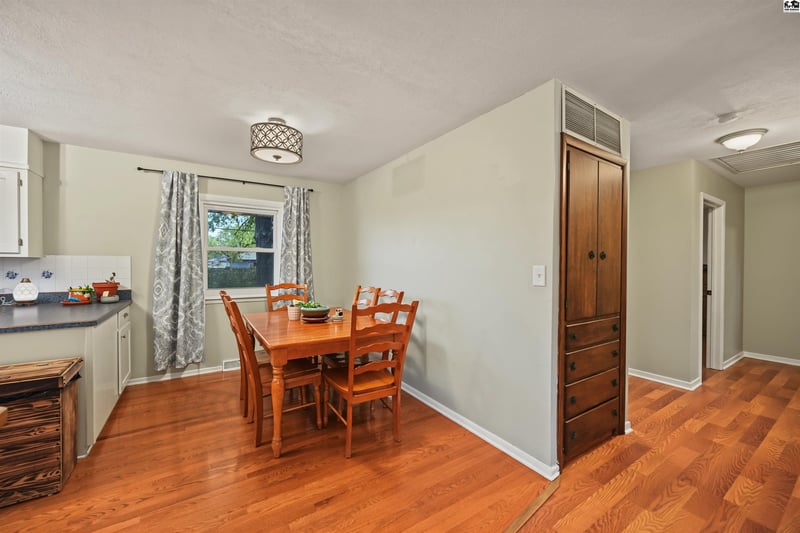 2213 Mayfair Dr, Salina, KS 67401