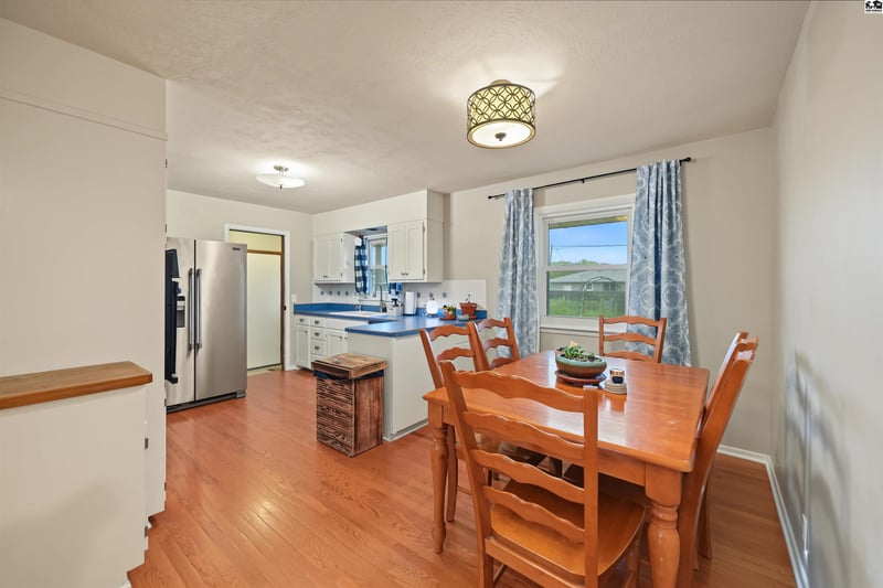 2213 Mayfair Dr, Salina, KS 67401