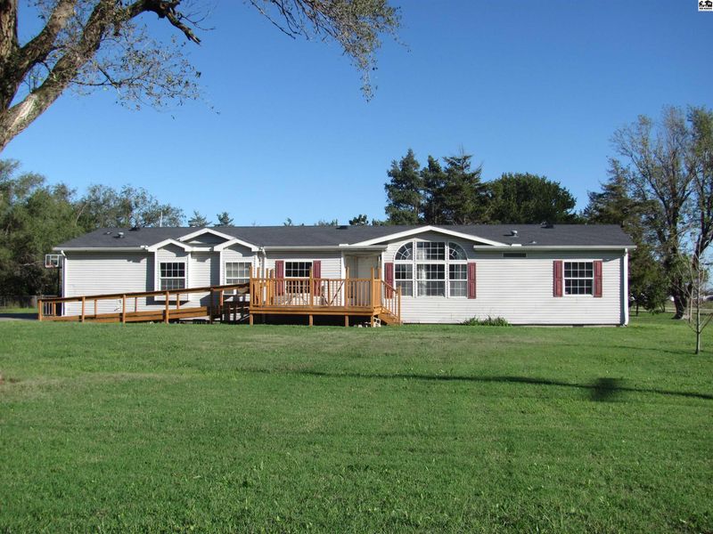2414 E Wasp Rd, Hutchinson, KS 67501