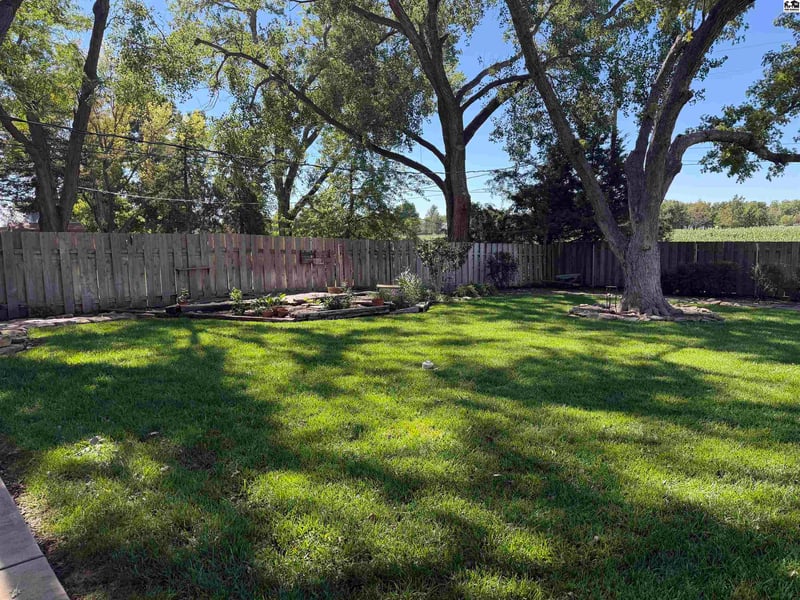 4201 Quivira Dr, Hutchinson, KS 67502