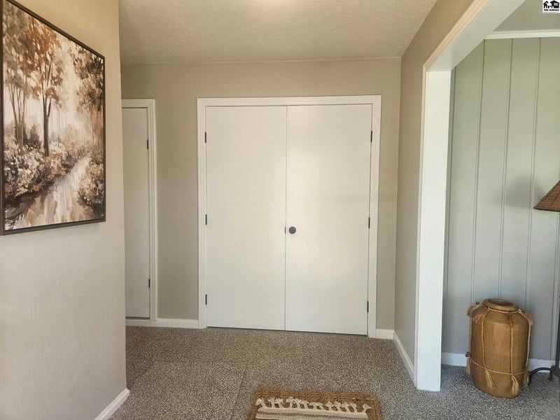 2809 N King St, Hutchinson, KS 67502