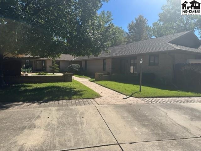 3006 Mission Dr, Hutchinson, KS 67502