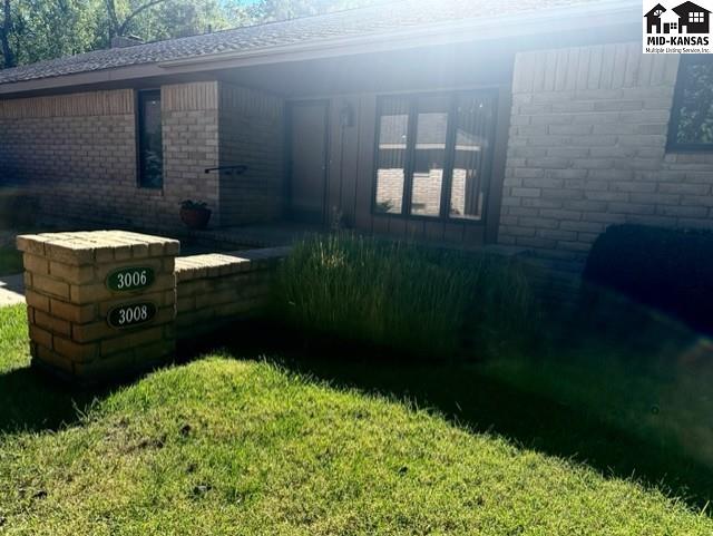 3006 Mission Dr, Hutchinson, KS 67502