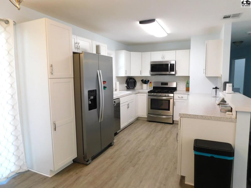 10 Harvest Ln, Hutchinson, KS 67502