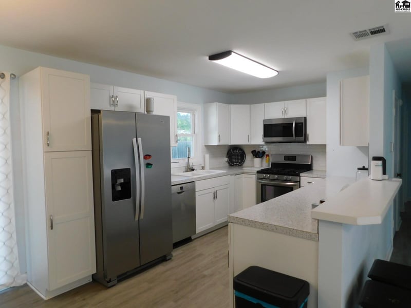 10 Harvest Ln, Hutchinson, KS 67502