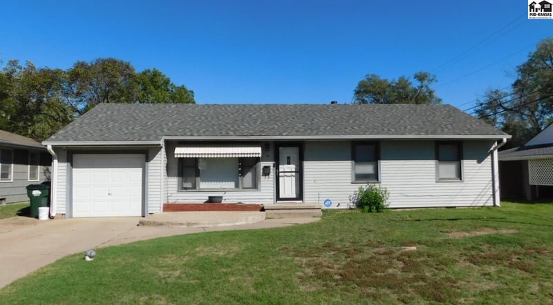 10 Harvest Ln, Hutchinson, KS 67502