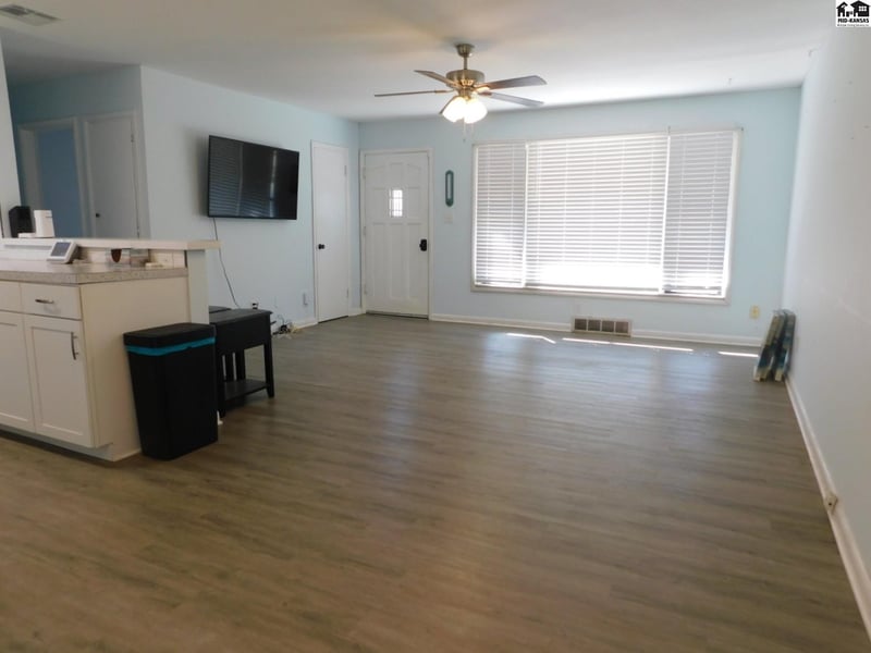 10 Harvest Ln, Hutchinson, KS 67502