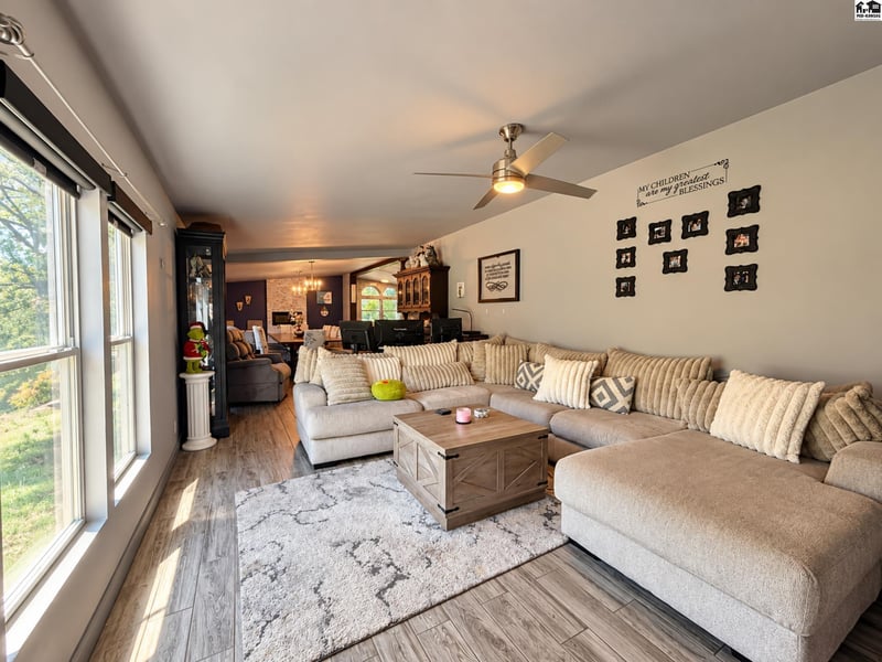 10307 E 4th Ave, Hutchinson, KS 67501
