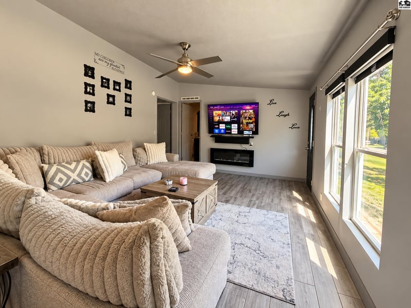 10307 E 4th Ave, Hutchinson, KS 67501