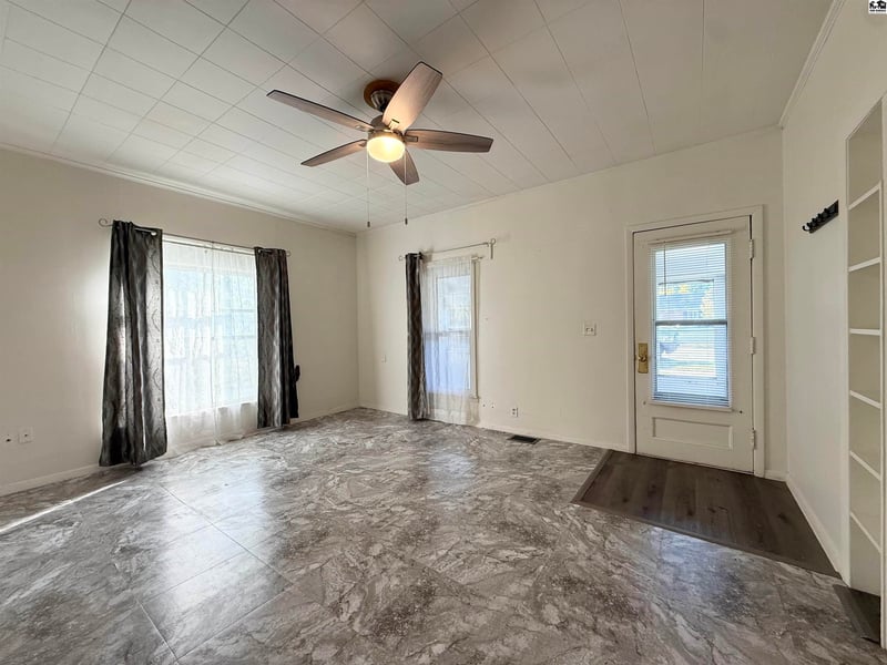 314 N 5th St, Sterling, KS 67579