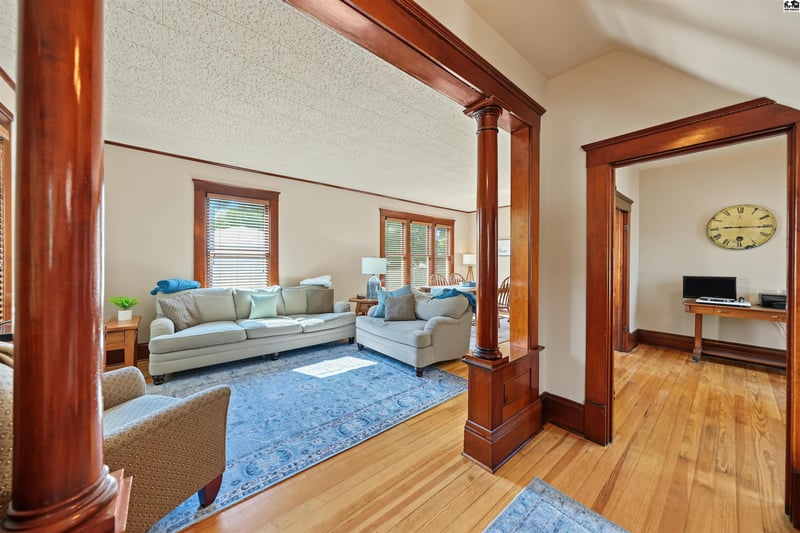 717 N Main St, Lindsborg, KS 67464