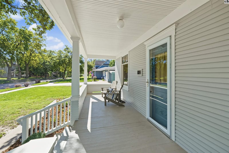 717 N Main St, Lindsborg, KS 67464