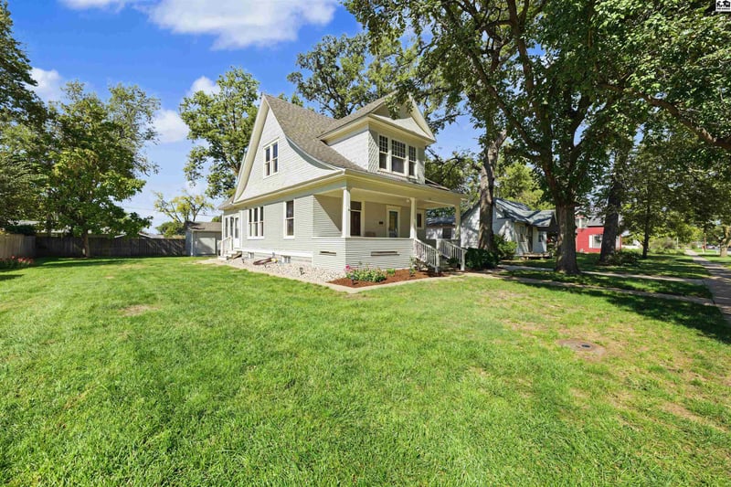 717 N Main St, Lindsborg, KS 67464