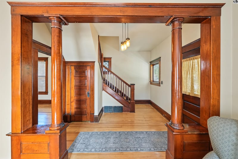 717 N Main St, Lindsborg, KS 67464