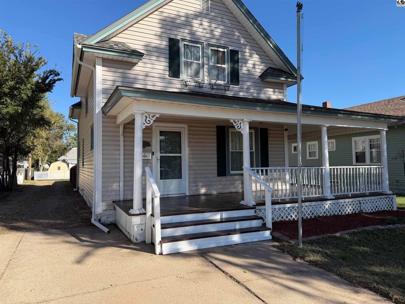 512 N Main St, Pratt, KS 67124