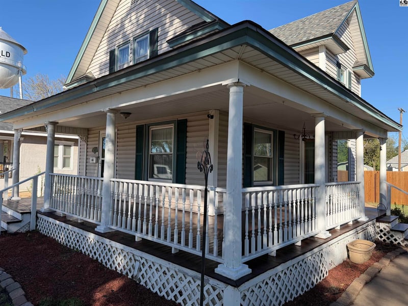 512 N Main St, Pratt, KS 67124
