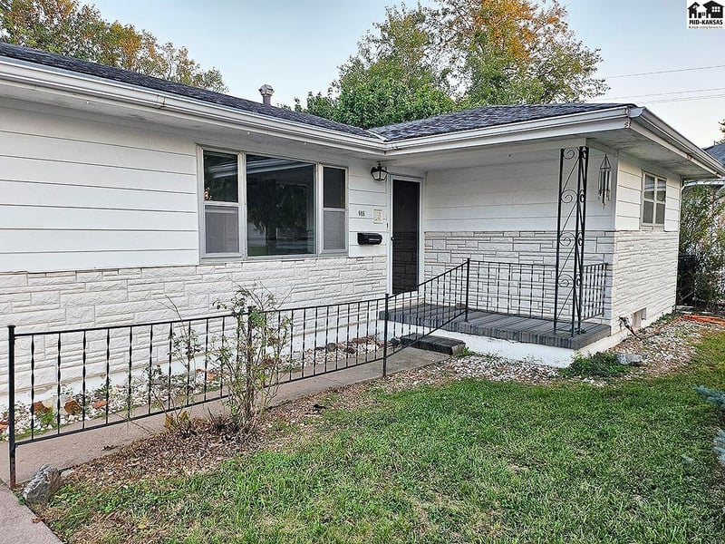606 Montezuma Ct, Mcpherson, KS 67460