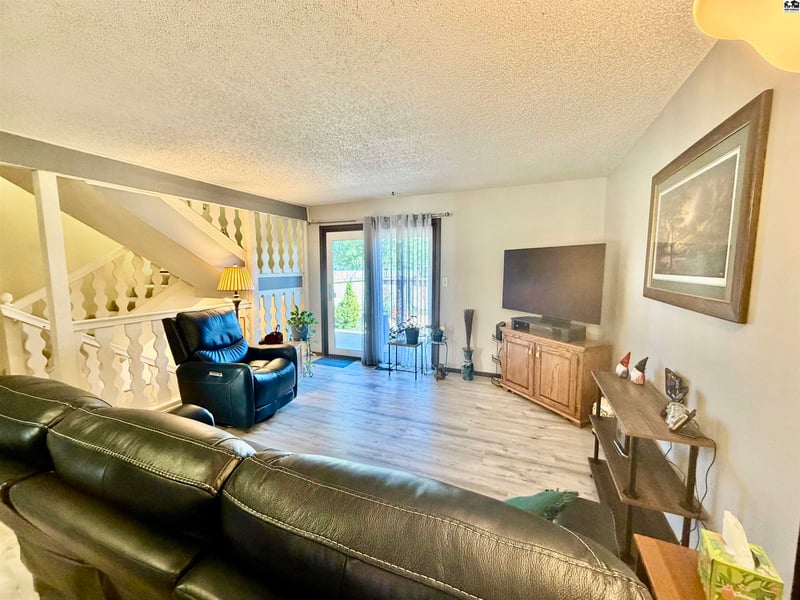 2224 Dover Dr, Hutchinson, KS 67502