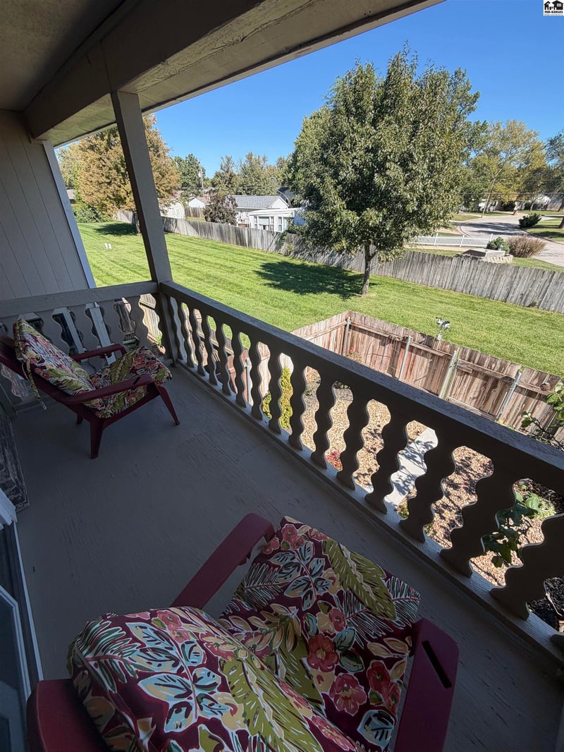 2224 Dover Dr, Hutchinson, KS 67502