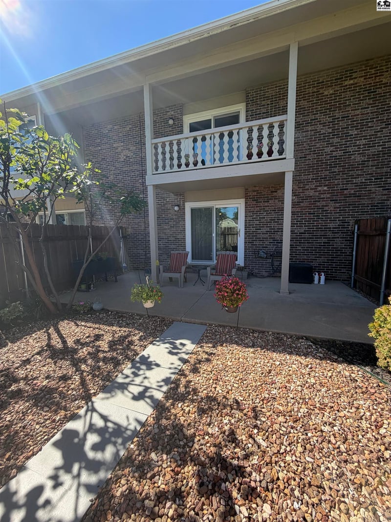 2224 Dover Dr, Hutchinson, KS 67502