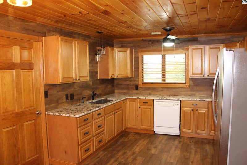 17 Rock Rd, Marion, KS 66861