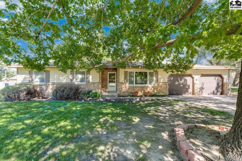 4 W Nickerson Blvd, Nickerson, KS 67561