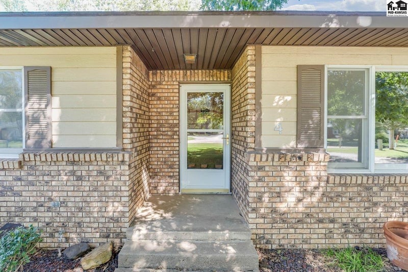 4 W Nickerson Blvd, Nickerson, KS 67561