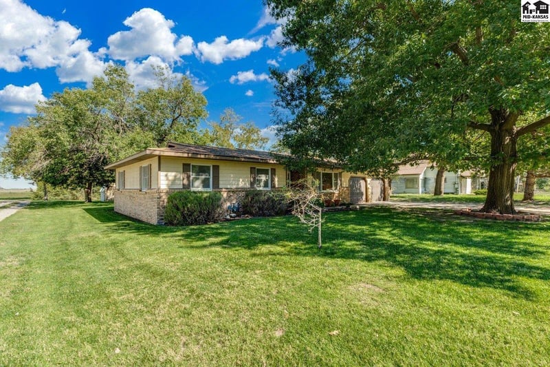 4 W Nickerson Blvd, Nickerson, KS 67561