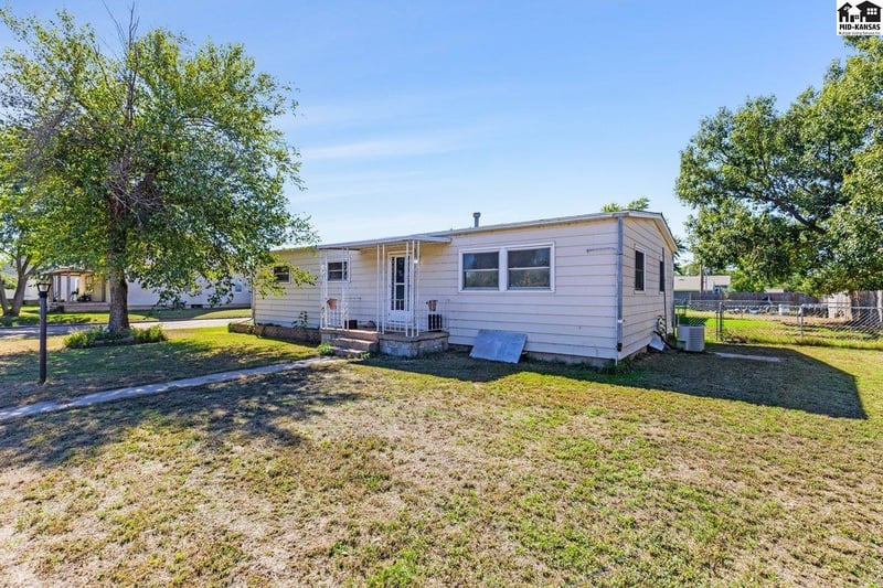 301 N Rhodes St, Pretty Prairie, KS 67570