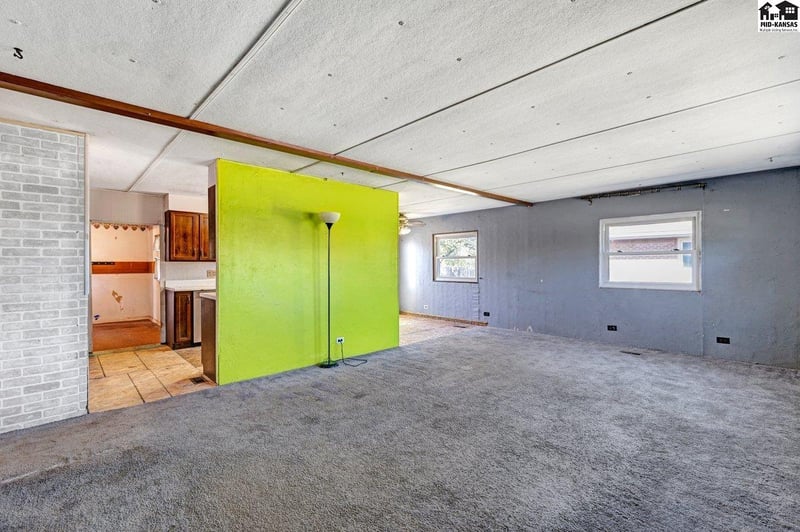 301 N Rhodes St, Pretty Prairie, KS 67570