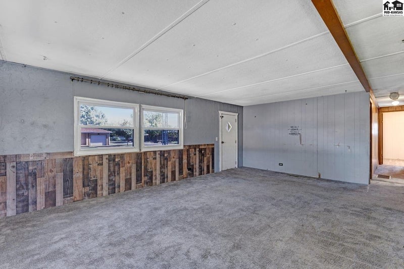 301 N Rhodes St, Pretty Prairie, KS 67570