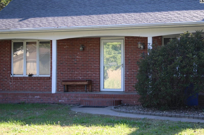 7205 Magnolia Way, Hutchinson, KS 67502